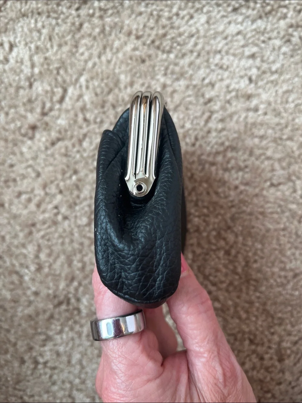 Button 1893 Leather Kisslock Coin Purse